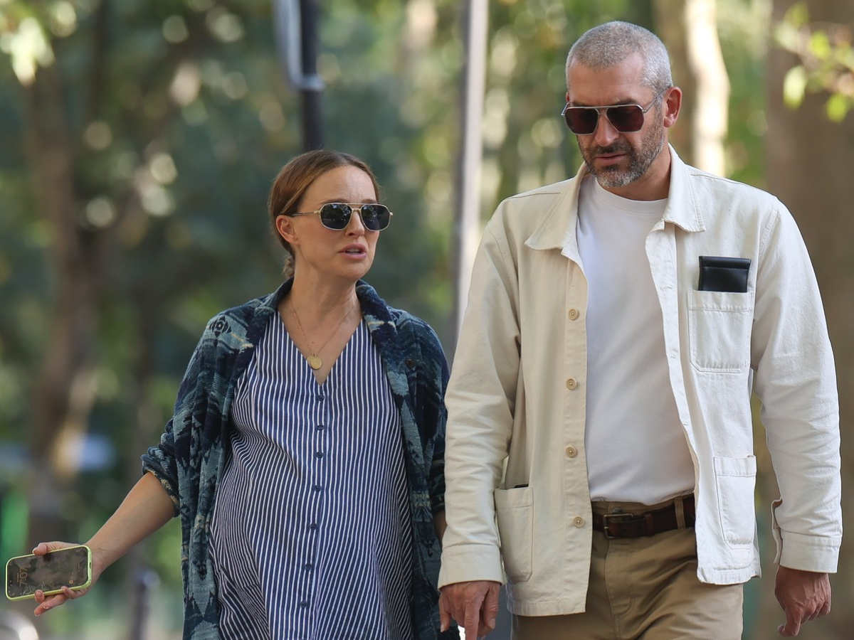 Natalie Portman: Σπάνια εμφάνιση με τον σύντροφό της στο Παρίσι λίγο πριν τον ερχομό του μωρού τους