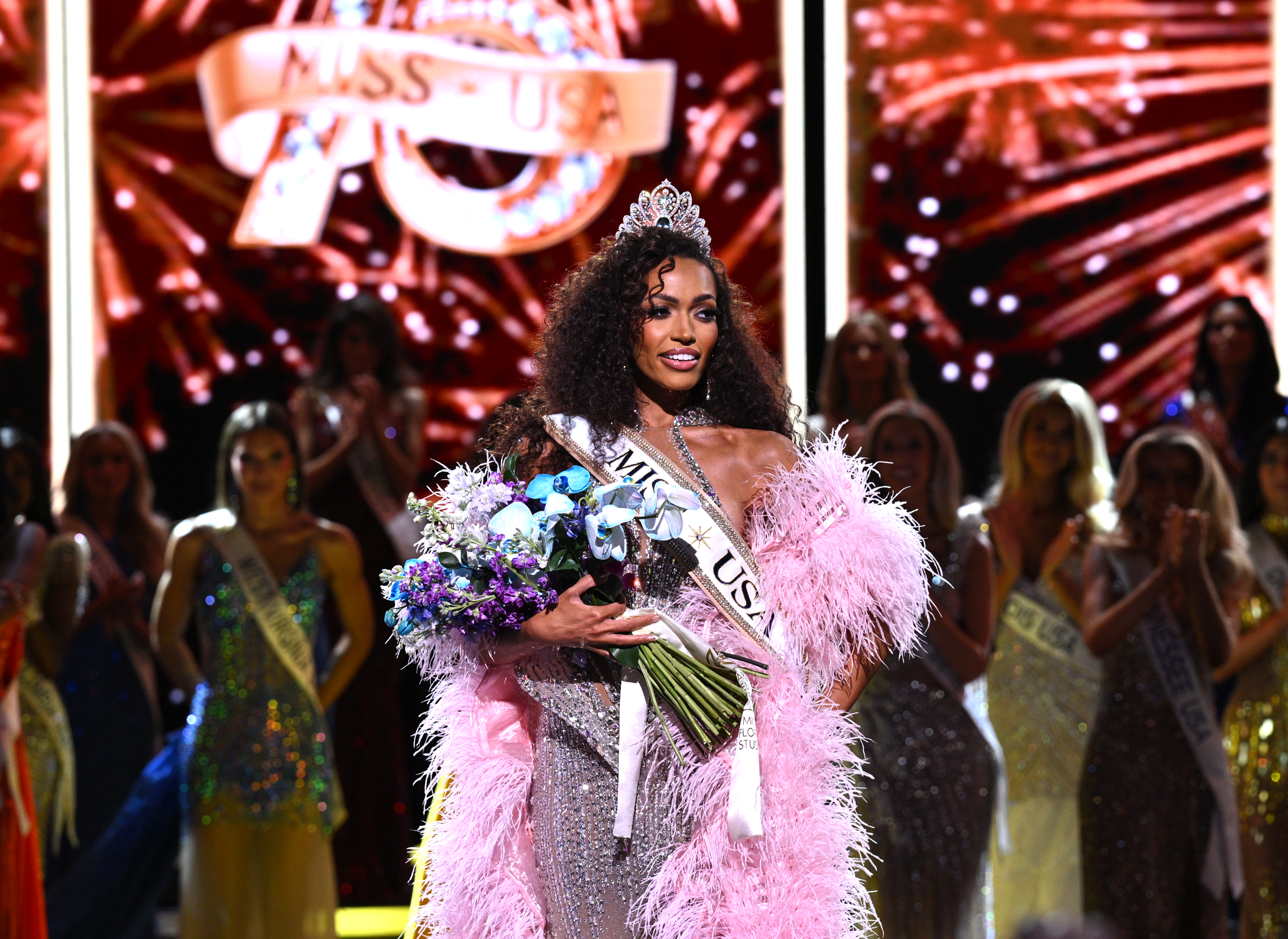 Miss USA 2026: Η Justus Kelley σπάει ένα στερεότυπο 75 ετών – Για πρώτη φορά παντρεμένη γυναίκα και μητέρα κερδίζει το στέμμα