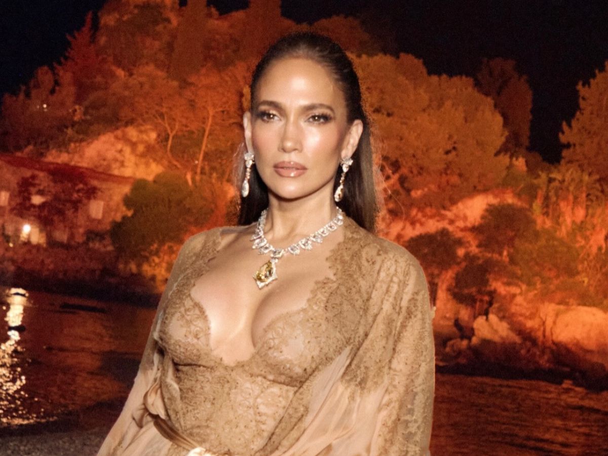 Lumière Nude μανικιούρ: Το nail look της Jennifer Lopez είναι η επιτομή του μινιμαλισμού