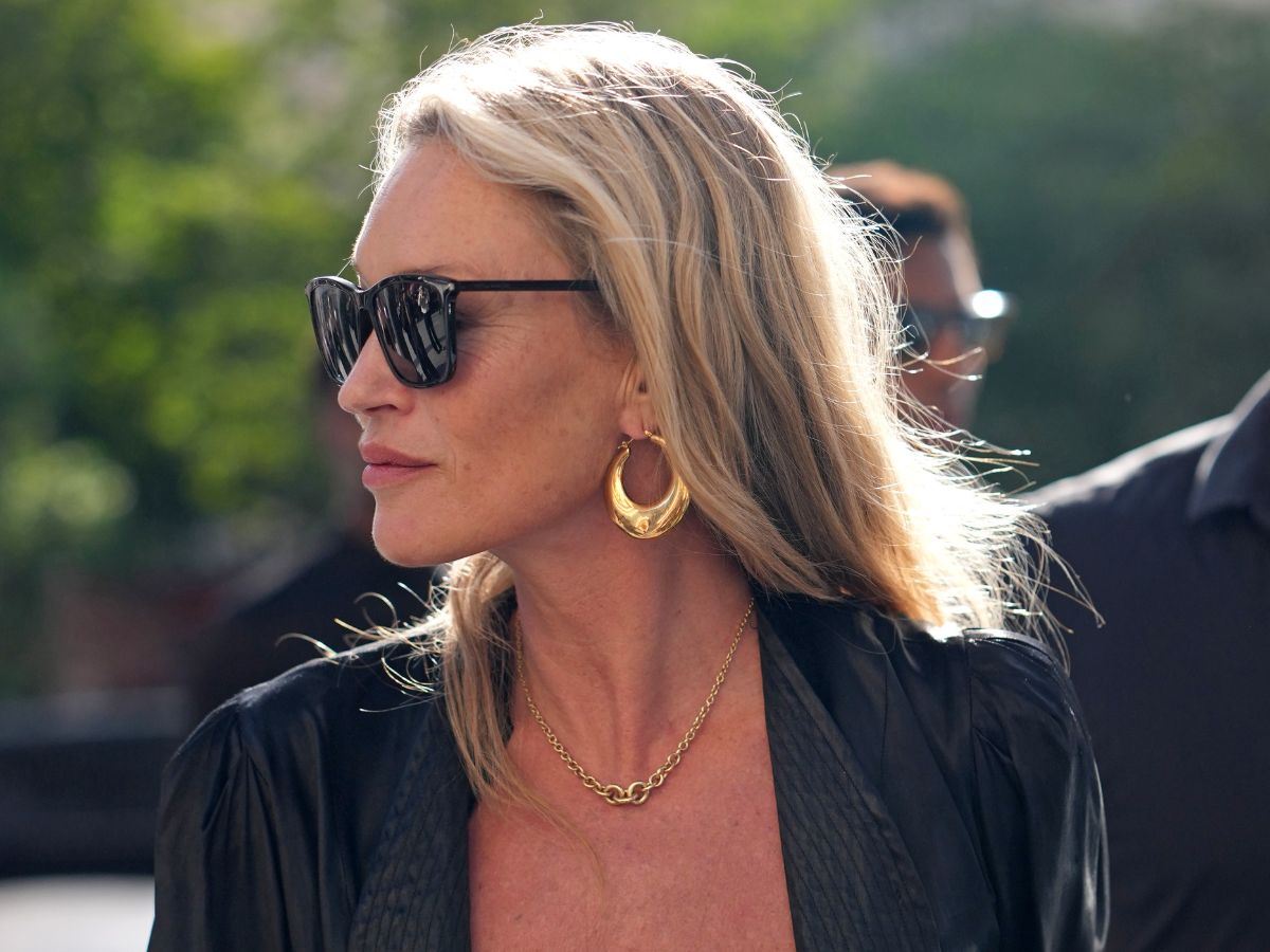 Kate Moss: Το travel look της αποδεικνύει ότι η Birkin bag δεν είναι μόνο για… ειδικές περιστάσεις