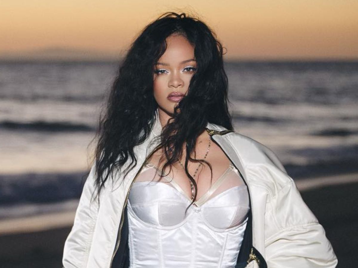 Rihanna: Λανσάρει νέο foundation σε 50 αποχρώσεις με μια φόρμουλα που θα συναρπάσει τις beauty lovers