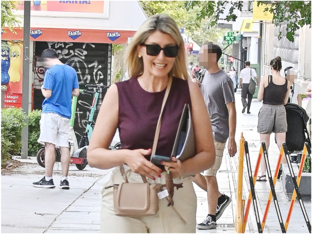 Σία Κοσιώνη: Βόλτα στην Αθήνα λίγο πριν από το νέο τηλεοπτικό της ξεκίνημα – Φωτογραφίες