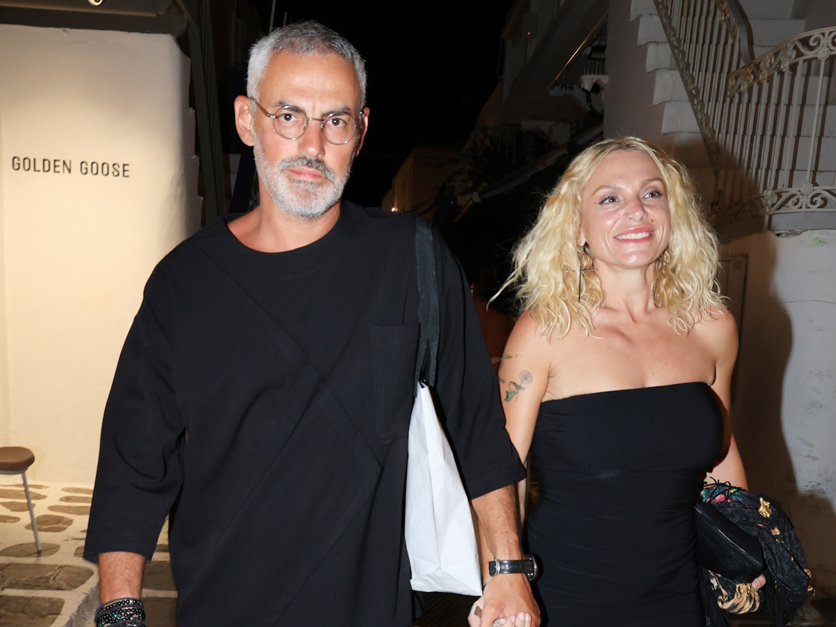 Ελεωνόρα Ζουγανέλη – Νίκος Συρίγος: Full in love στα σοκάκια της Μυκόνου – Φωτογραφίες