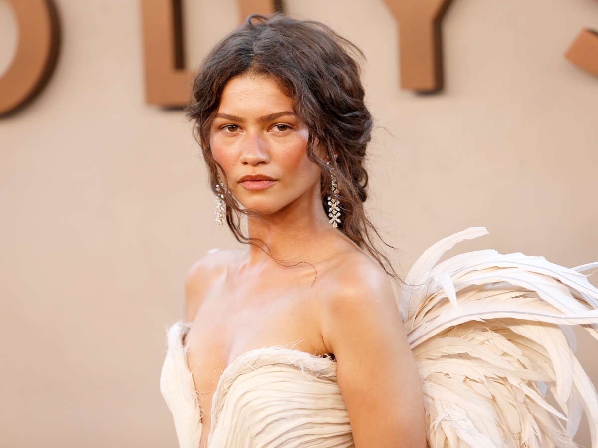 Ghost Lashes: Το μεγαλύτερο makeup trend της σεζόν θέλει τις βλεφαρίδες σχεδόν άβαφες