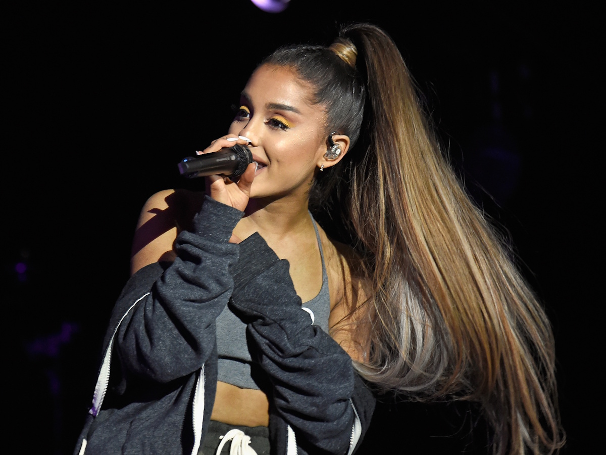 Ariana Grande: Ο τραυματισμός λίγο πριν το φινάλε της περιοδείας της – «Μπορεί να δυσκολεύομαι να πατήσω το πόδι μου»