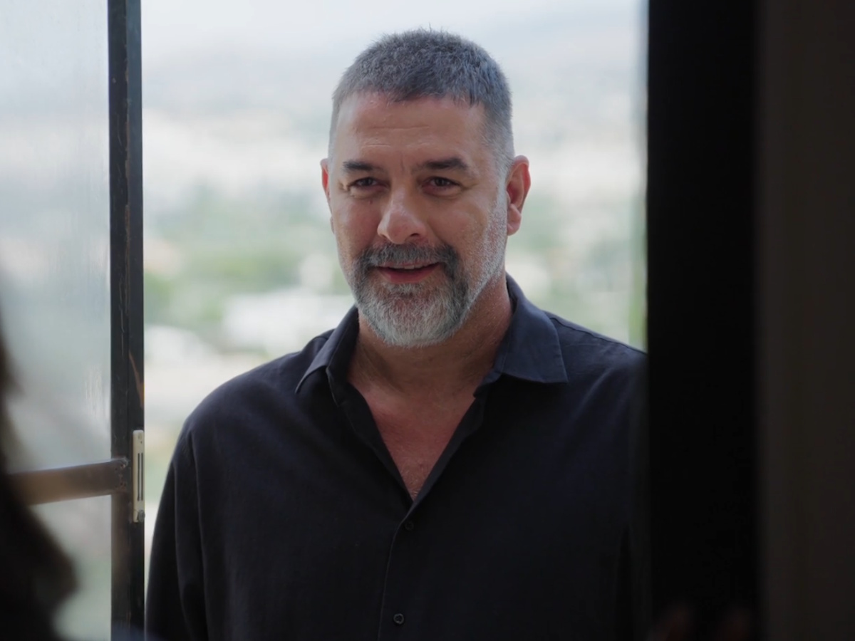 «Δύο μαύρα πουκάμισα», νέο επεισόδιο: Ο Μανούσος ξανασυναντά τη Μαρκέλλα και το ενδιαφέρον του φουντώνει