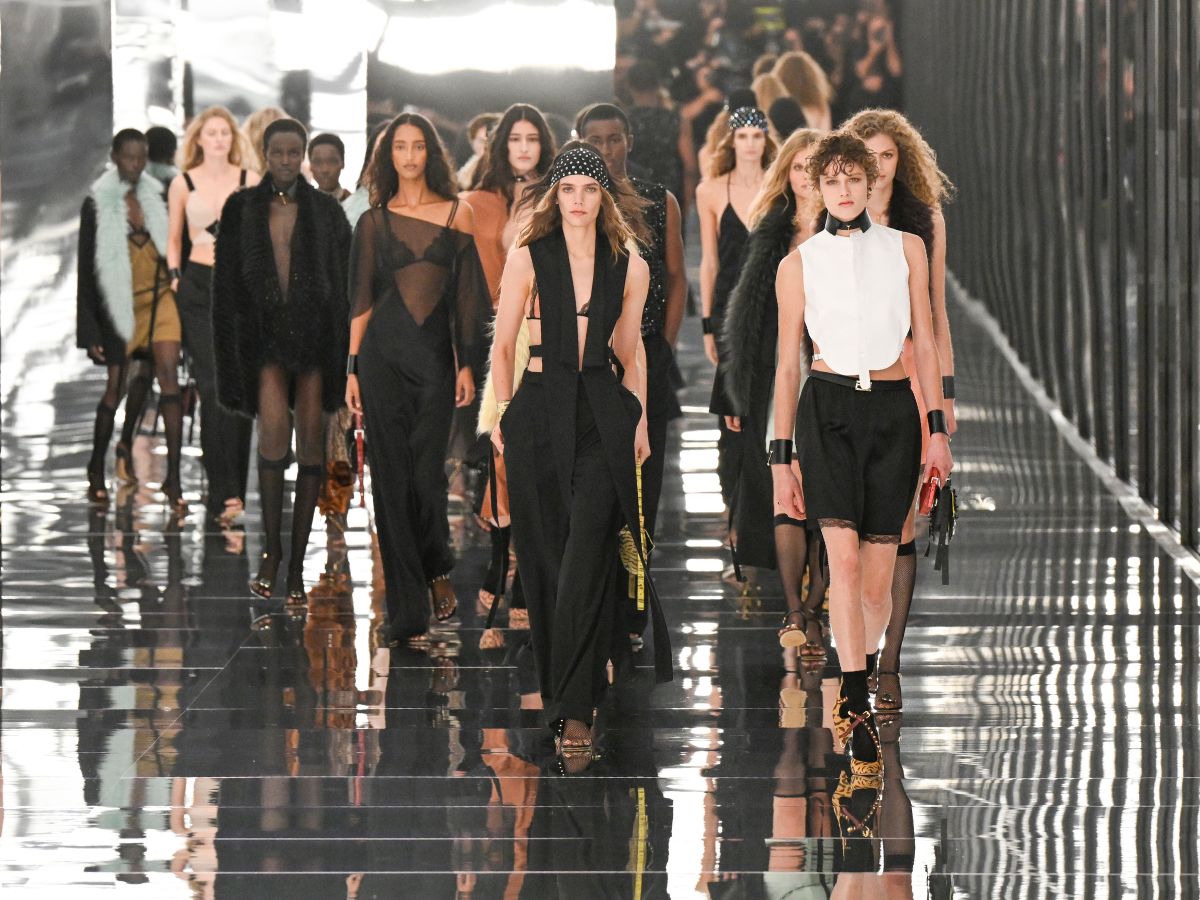 Fendi: Η Maria Grazia Chiuri κάνει το lingerie dressing πιο φορέσιμο και θηλυκό από ποτέ