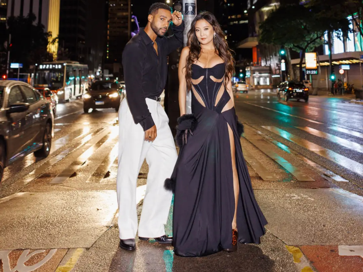 Η Ashley Park του Emily in Paris με δημιουργία Celia Kritharioti Haute Couture στο Σάο Πάολο