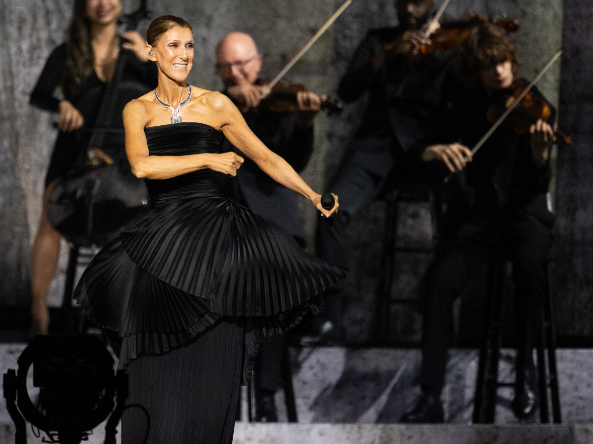 Celine Dion: Επιστροφή στην σκηνή με μία εκπληκτική γκαρνταρόμπα