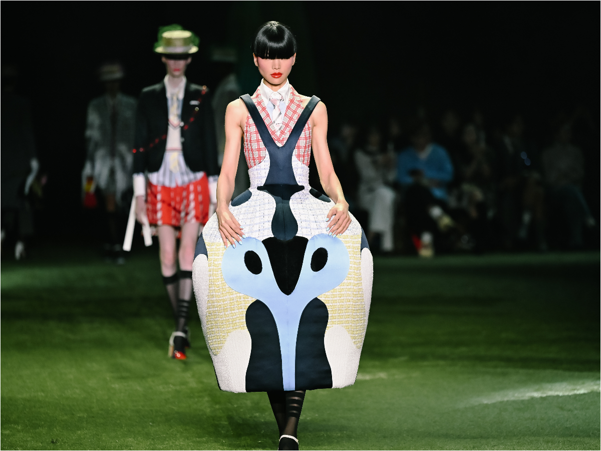 Thom Browne: Ο μαγικός κήπος που έκλεισε την Εβδομάδα Μόδας της Νέας Υόρκης