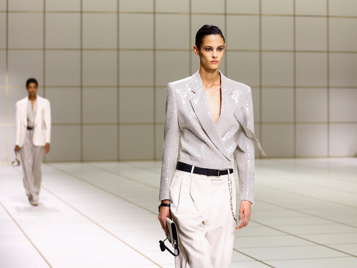 Giorgio Armani SS27: Μία συλλογή που δεν χρειάζεται υπερβολές για να εντυπωσιάσει