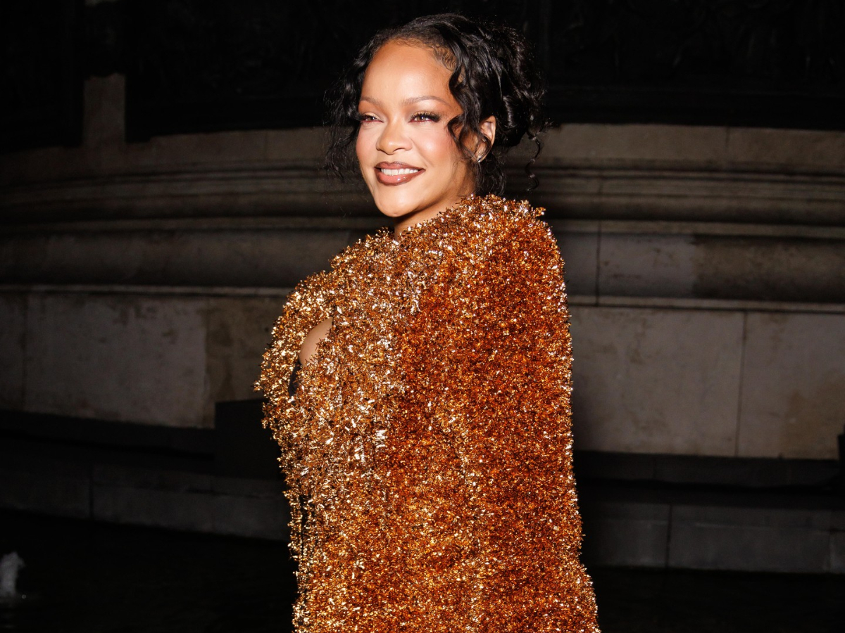 Rihanna: Το avant garde look στο Παρίσι που δίχασε