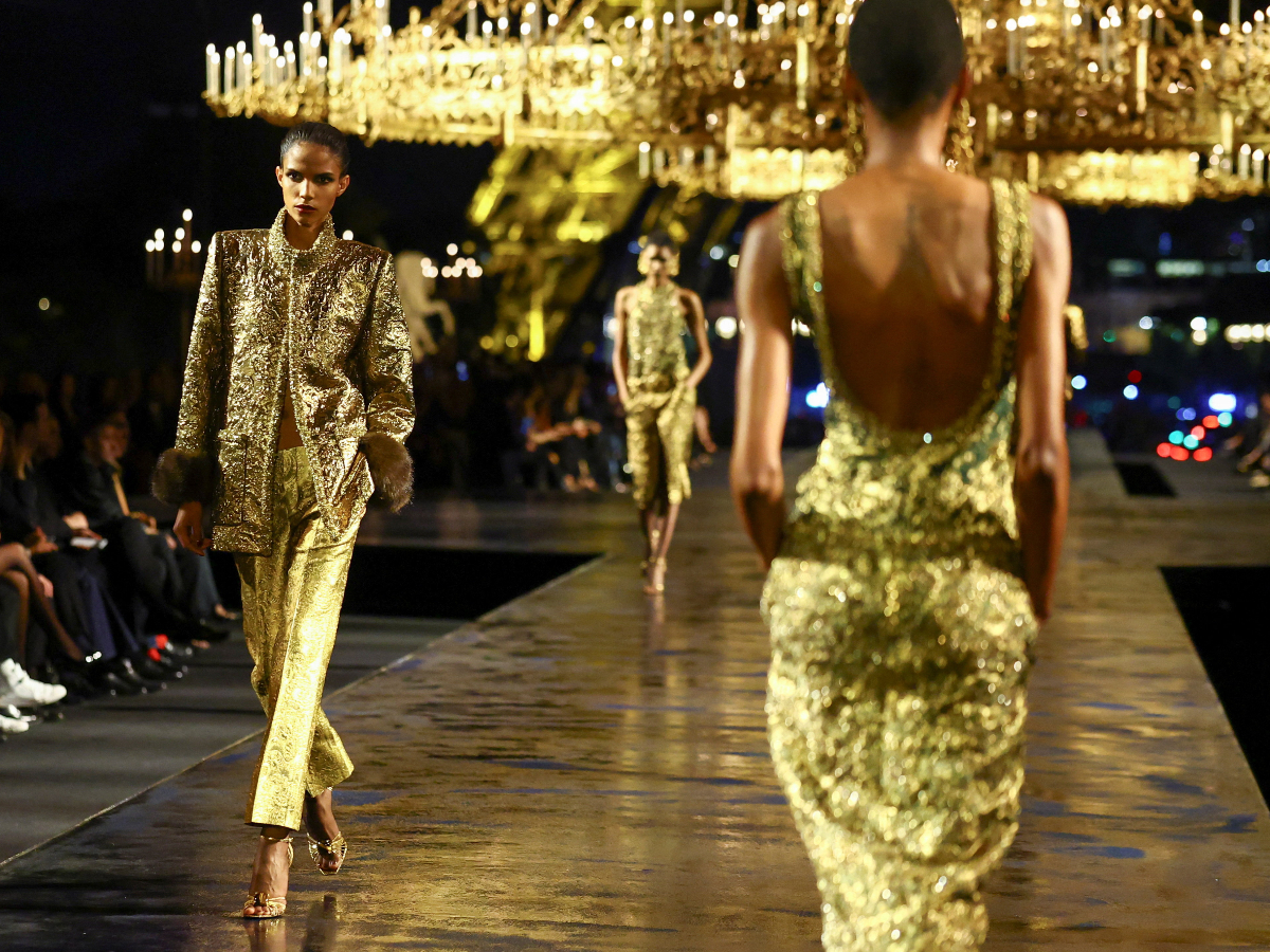 Saint Laurent: Το χρυσό φινάλε του Anthony Vaccarello στο Παρίσι – Ο designer αποχαιρετά τον οίκο μετά από μία δεκαετία