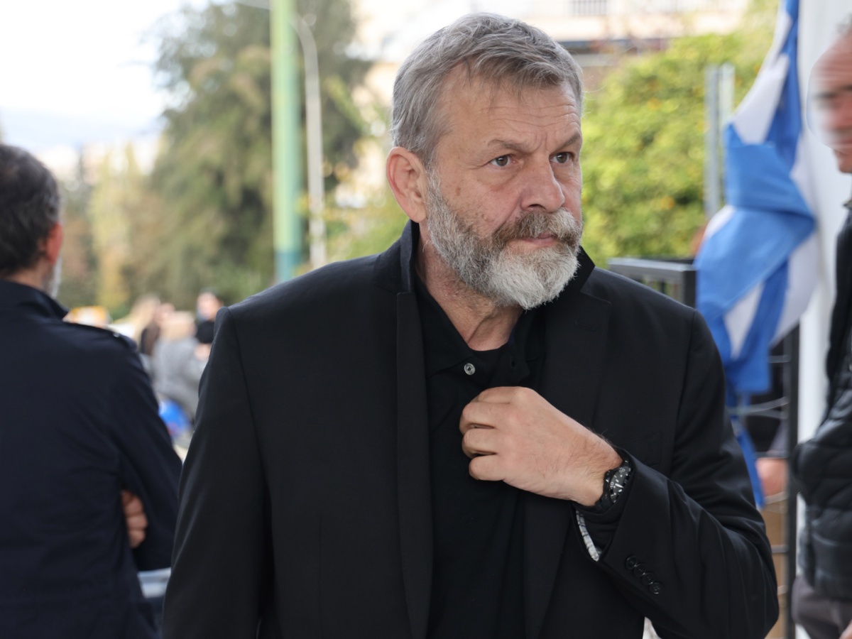 Απόστολος Γκλέτσος: Τραγουδά «Θέλω να γυρίσω στα παλιά» στη μνήμη του Γιώργου Μαζωνάκη