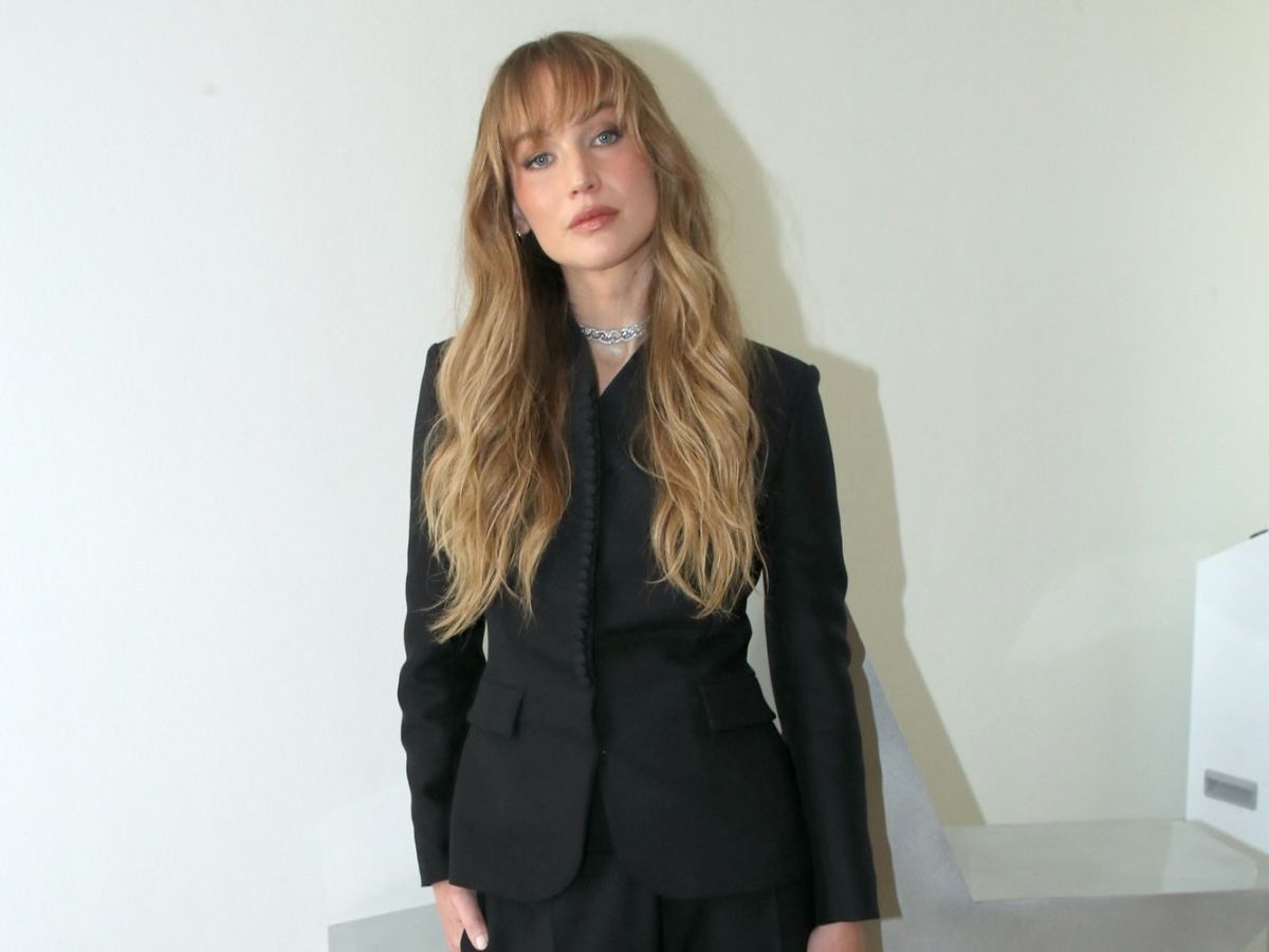 Butterfly bangs: H Jennifer Lawrence υιοθέτησε το πιο elegant κούρεμα της σεζόν