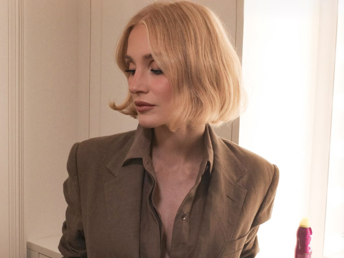 Jessica Chastain: Με ξανθό flippy bob και μακιγιάζ σε ψυχρές καφέ αποχρώσεις στο US Open
