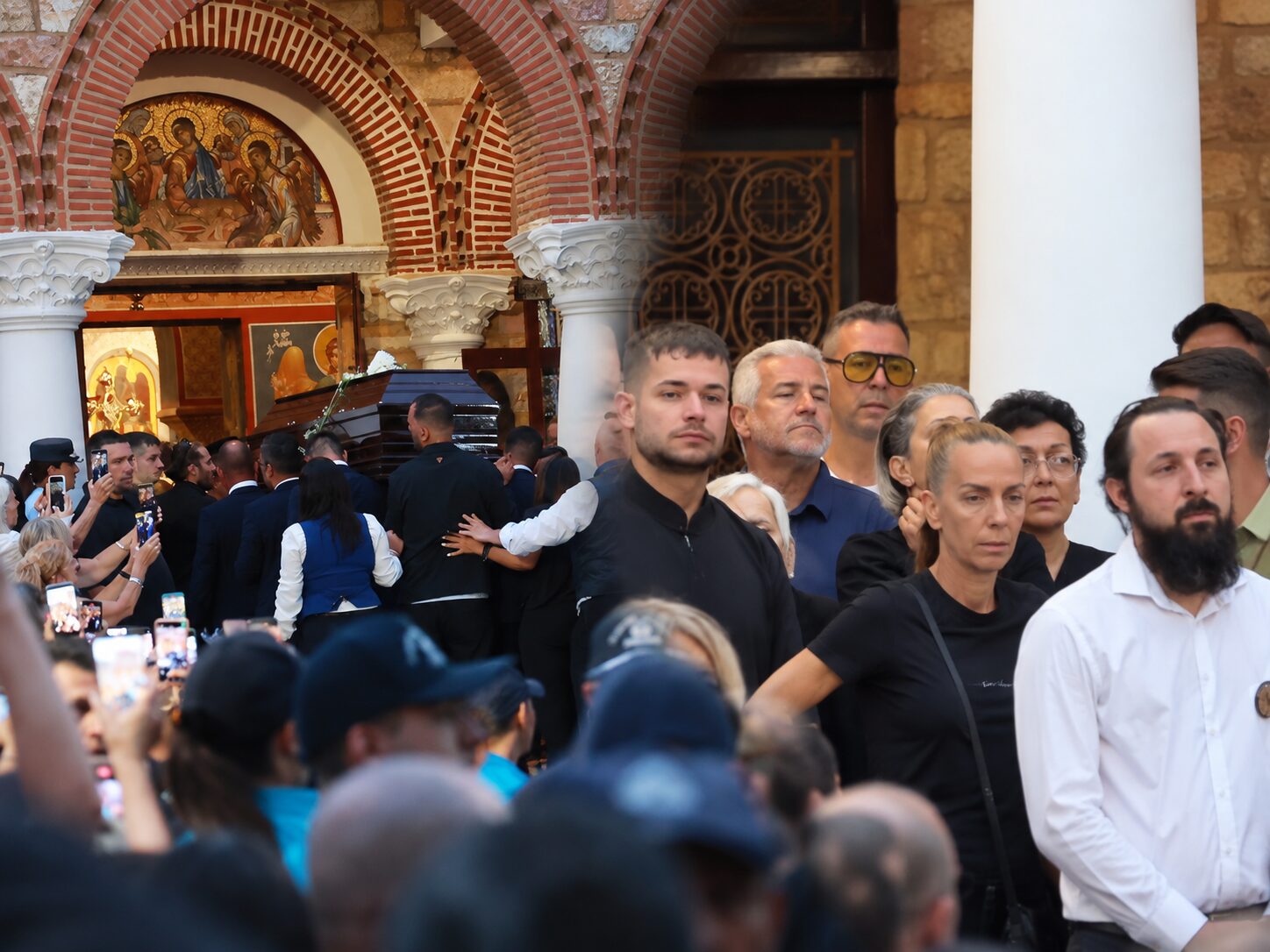 Γιώργος Μαζωνάκης: Η έκκληση της οικογένειας πριν ξεκινήσει η λαϊκή αγρυπνία – «Να ακούγονται οι ψαλμωδίες και όχι τα τραγούδια του»