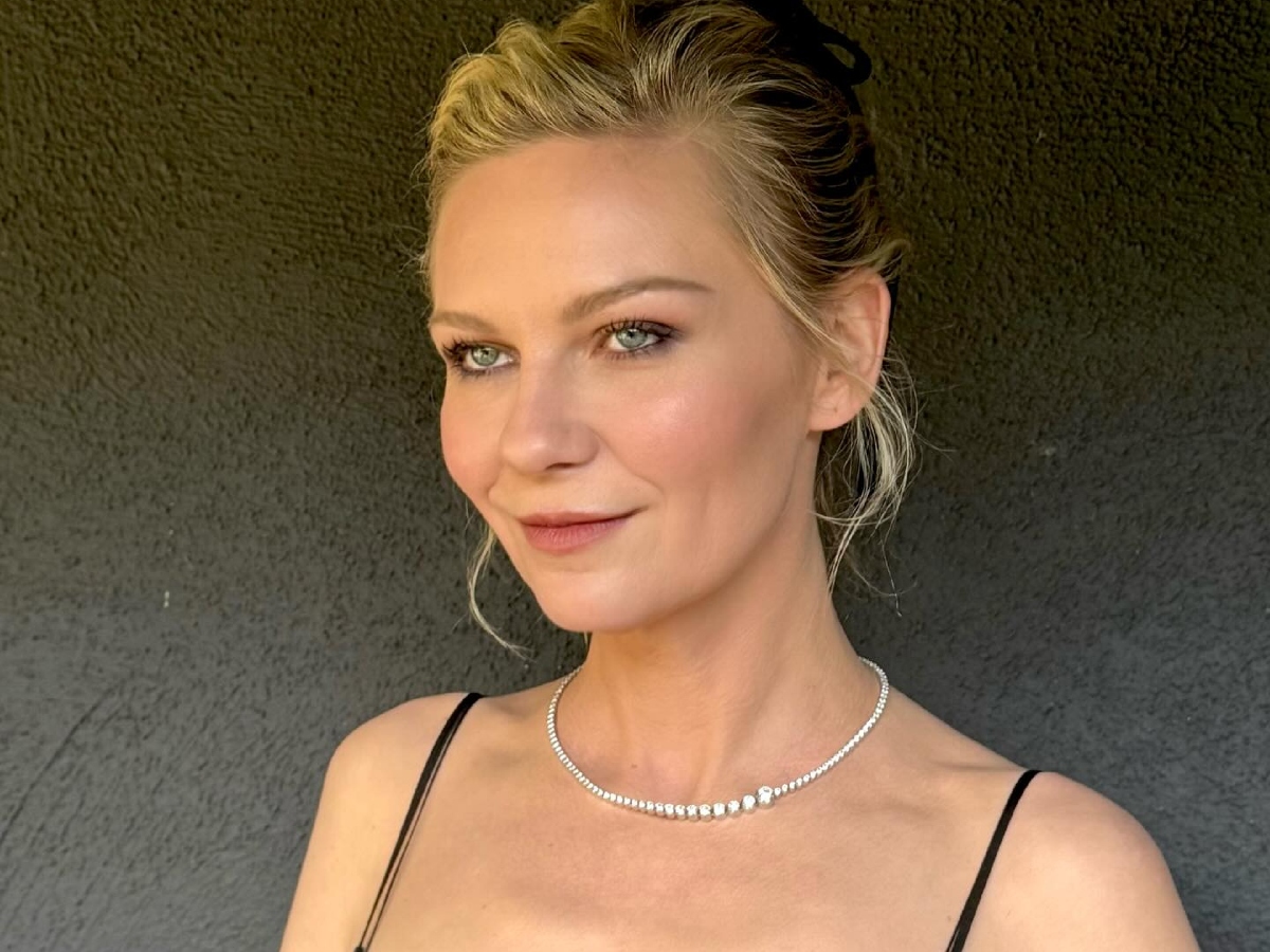 Η Kirsten Dunst στην 20η επέτειο της ταινίας «Marie Antoinette» με preppy beauty look που θα σε εμπνεύσει