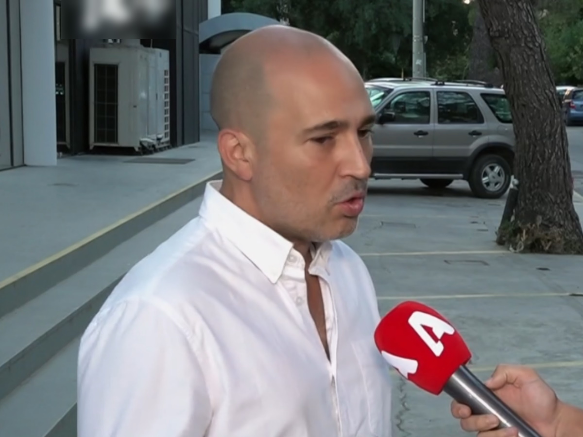 Κωνσταντίνος Μπόγδανος: «Ο πατέρας μου έφυγε από τη ζωή μια ημέρα πριν από την πρεμιέρα»