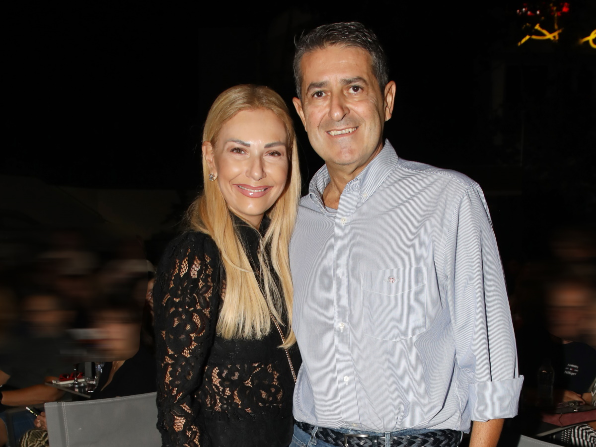 Τίνα Μεσσαροπούλου και Γιώργος Μυλωνάκης: Αγκαλιασμένοι σε βραδινή έξοδο – Φωτογραφίες