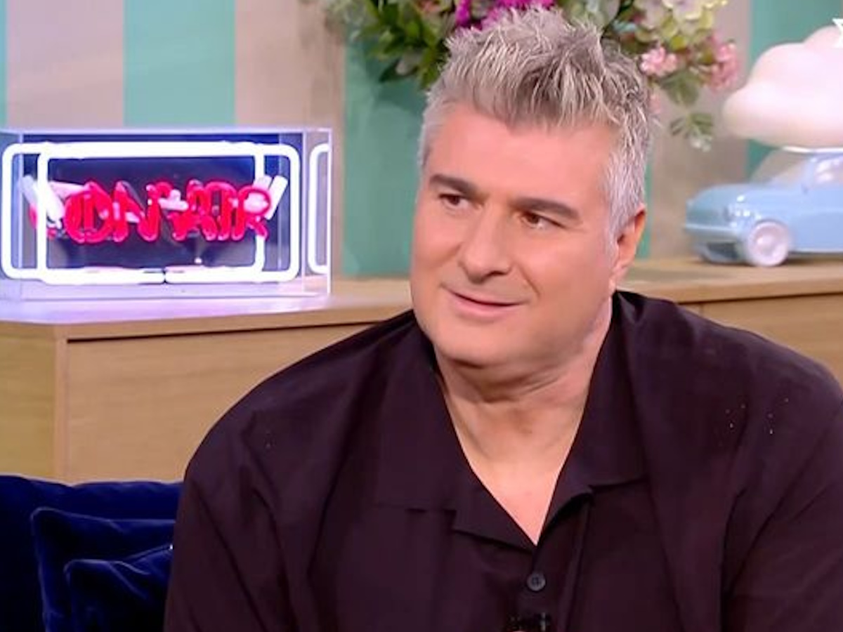 Νίκος Μωραΐτης: «Όταν έχασα τον πατέρα μου στα 22 άλλαξε ο κόσμος – Τρως μια κατραπακιά και γκρεμίζεται όλη η παιδική ηλικία»