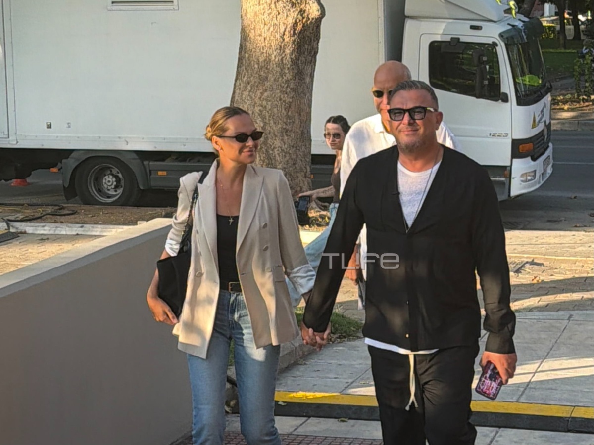 Αντώνης Ρέμος – Υβόννη Μπόσνιακ: Πιασμένοι χέρι χέρι έφτασαν στη συνέντευξη Τύπου για τη συναυλία στη Θεσσαλονίκη