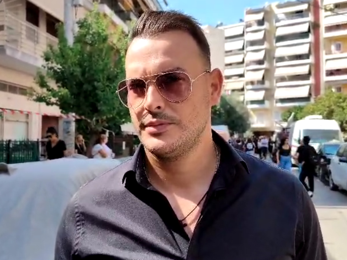 Σάκης Αρσενίου στο TLIFE για Γιώργο Μαζωνάκη: «Πολύ καλός φίλος, ανεπανάληπτος καλλιτέχνης – One and only»