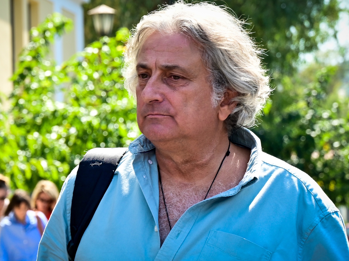 Υπόθεση Γιώργου Μαζωνάκη: «Δεν φαντάζεσαι ότι το ιατρείο δεν είναι νόμιμο – Έπεσα από τα σύννεφα» λέει ο υπνοθερπαευτής