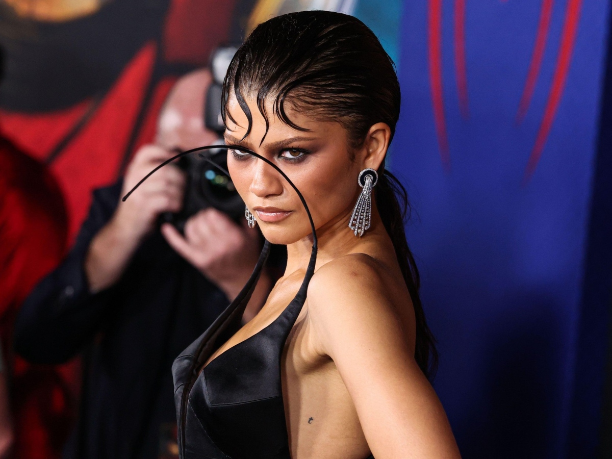 H Zendaya με νέο curly pixie και μακιγιάζ εμπνευσμένο από την Betty Boop