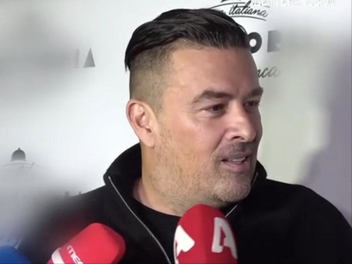 Γιάννης Αϊβάζης: Η αντίδραση σε ερώτηση για δεύτερο γάμο – «Αυτό είναι το καλημέρα; Να με αποκαταστήσετε;»