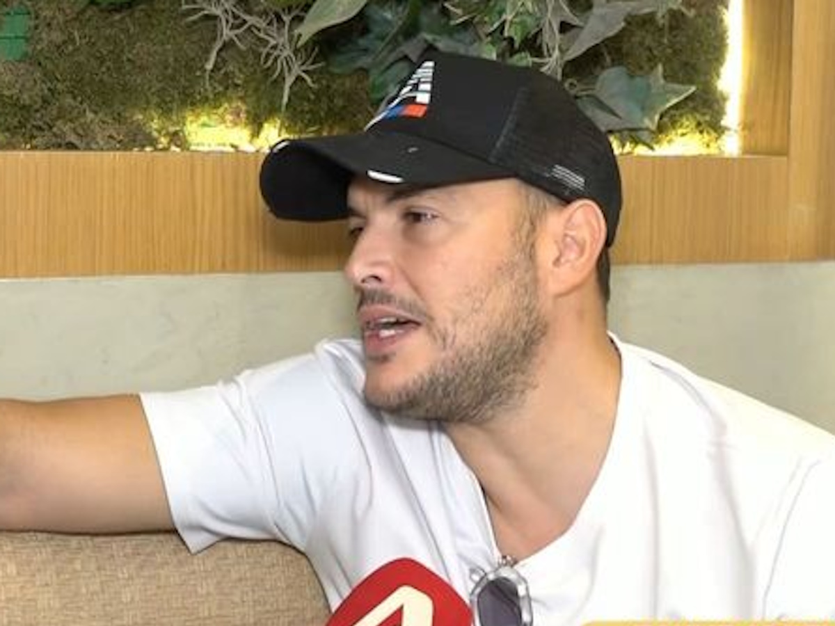Ο Σάκης Αρσενίου για την περιπέτεια της υγείας του: «Με έπιασε πόνος στο στομάχι και μπήκα άμεσα χειρουργείο – Ταλαιπωρήθηκα»