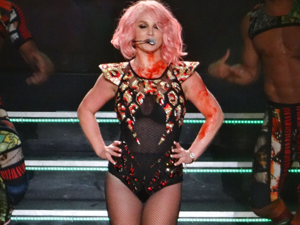 Britney Spears: Τρομακτική, αλλά θεϊκή ως αιματηρή βασίλισσα του Halloween