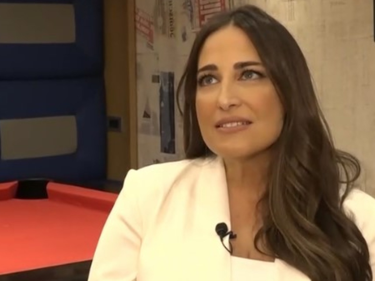 Δώρα Αναγνωστοπούλου: «Έχω κλάψει γιατί θα ήθελα κάποιες στιγμές να είμαι δίπλα στα παιδιά μου»