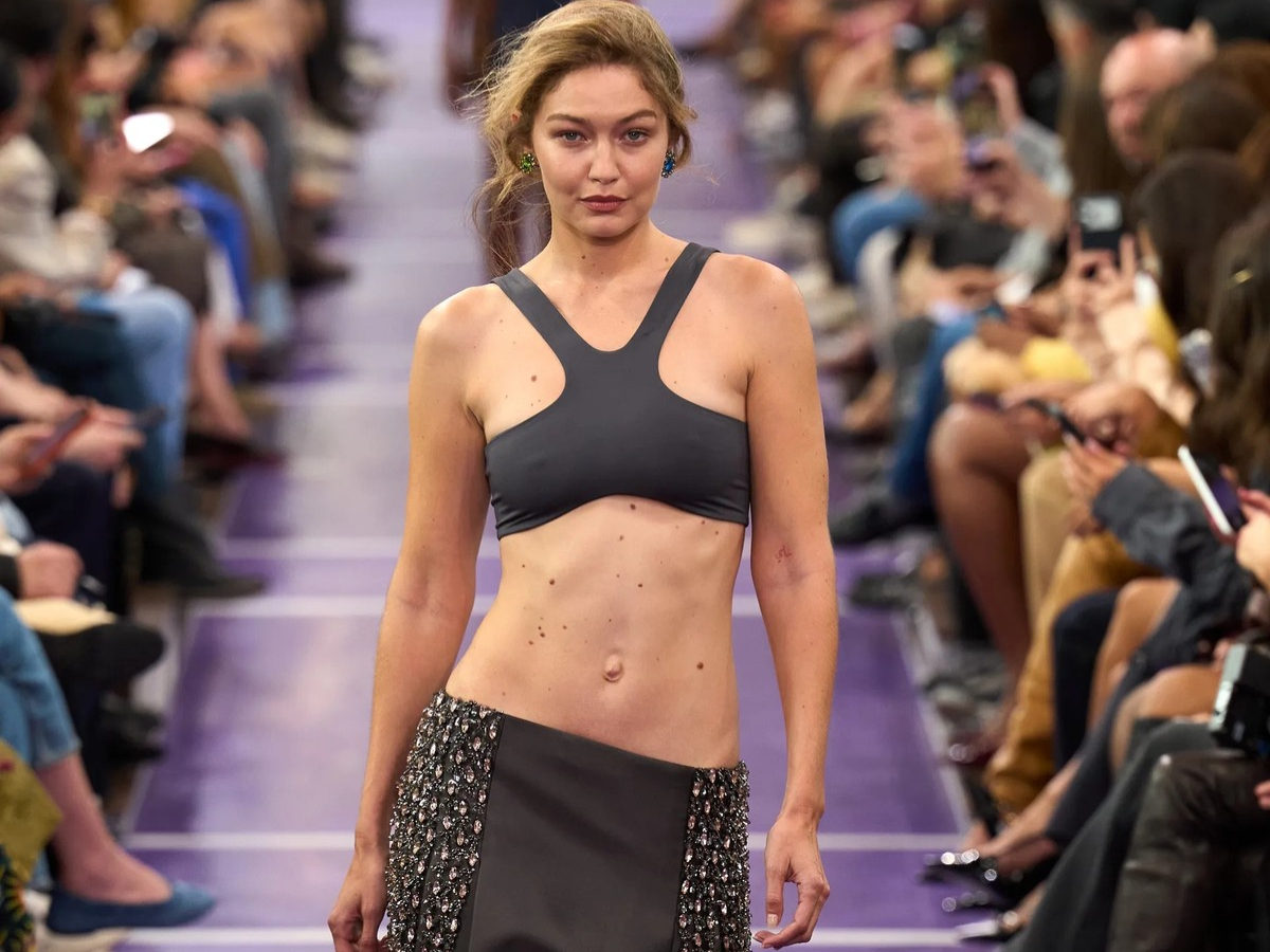 Miu Miu SS27: Γνώριμα κομμάτια συνδυάζονται με απροσδόκητο τρόπο