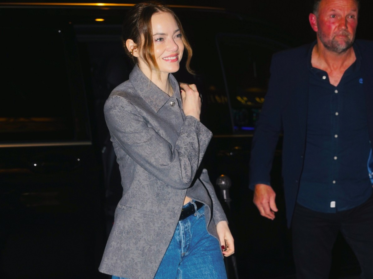 Το φθινοπωρινό look της Emma Stone είναι η έμπνευση που θέλουμε για αρχή εβδομάδας