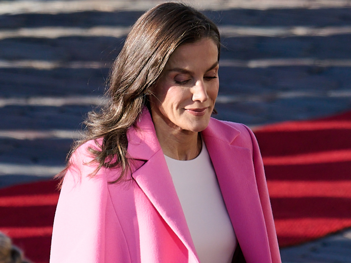 Queen Letizia: Aναβαθμίζει το φθινοπωρινό royal style με υπέροχα χρώματα