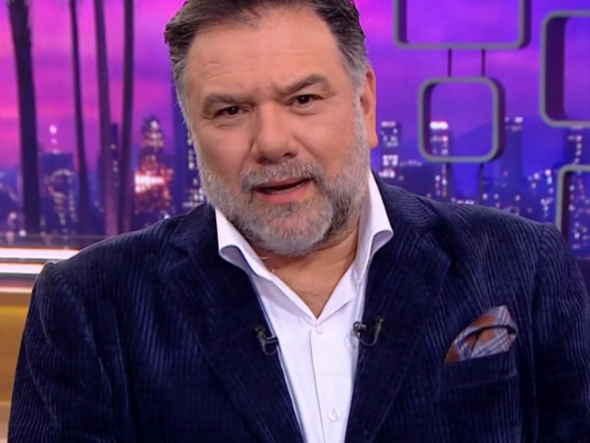 Γρηγόρης Αρναούτογλου: Πρεμιέρα για το «The 2Night Show» – «Είναι δύσκολο να προσπαθήσεις να είσαι μια όαση χαράς»