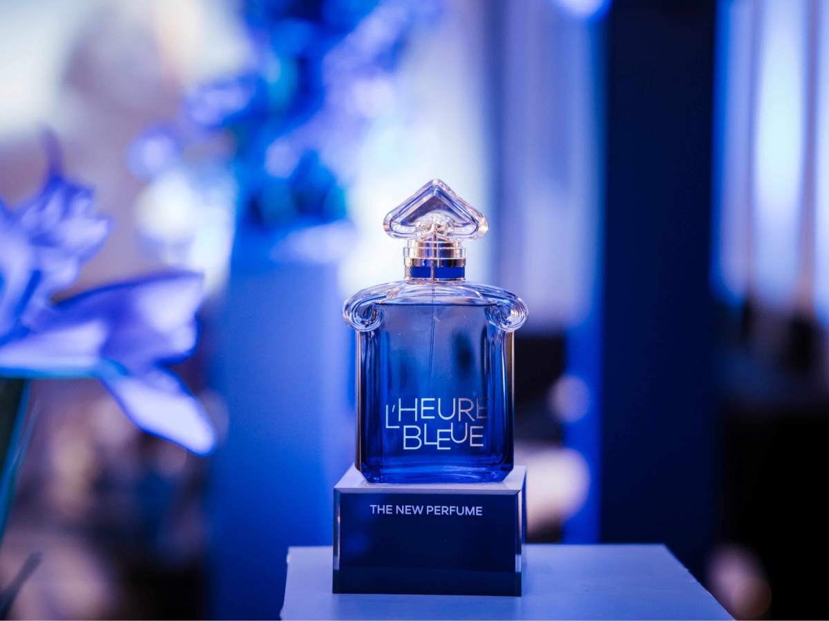 Guerlain L’Heure Bleue: Η παρουσίαση του νέου αρώματος με φόντο την Ακρόπολη