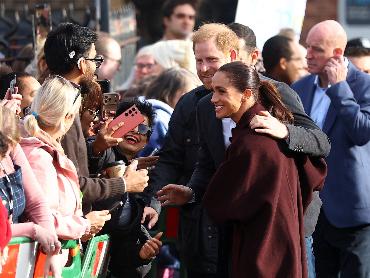 Πρίγκιπας Harry – Meghan Markle: Θερμή υποδοχή στην πρώτη κοινή δημόσια εμφάνισή τους στη Μεγάλη Βρετανία