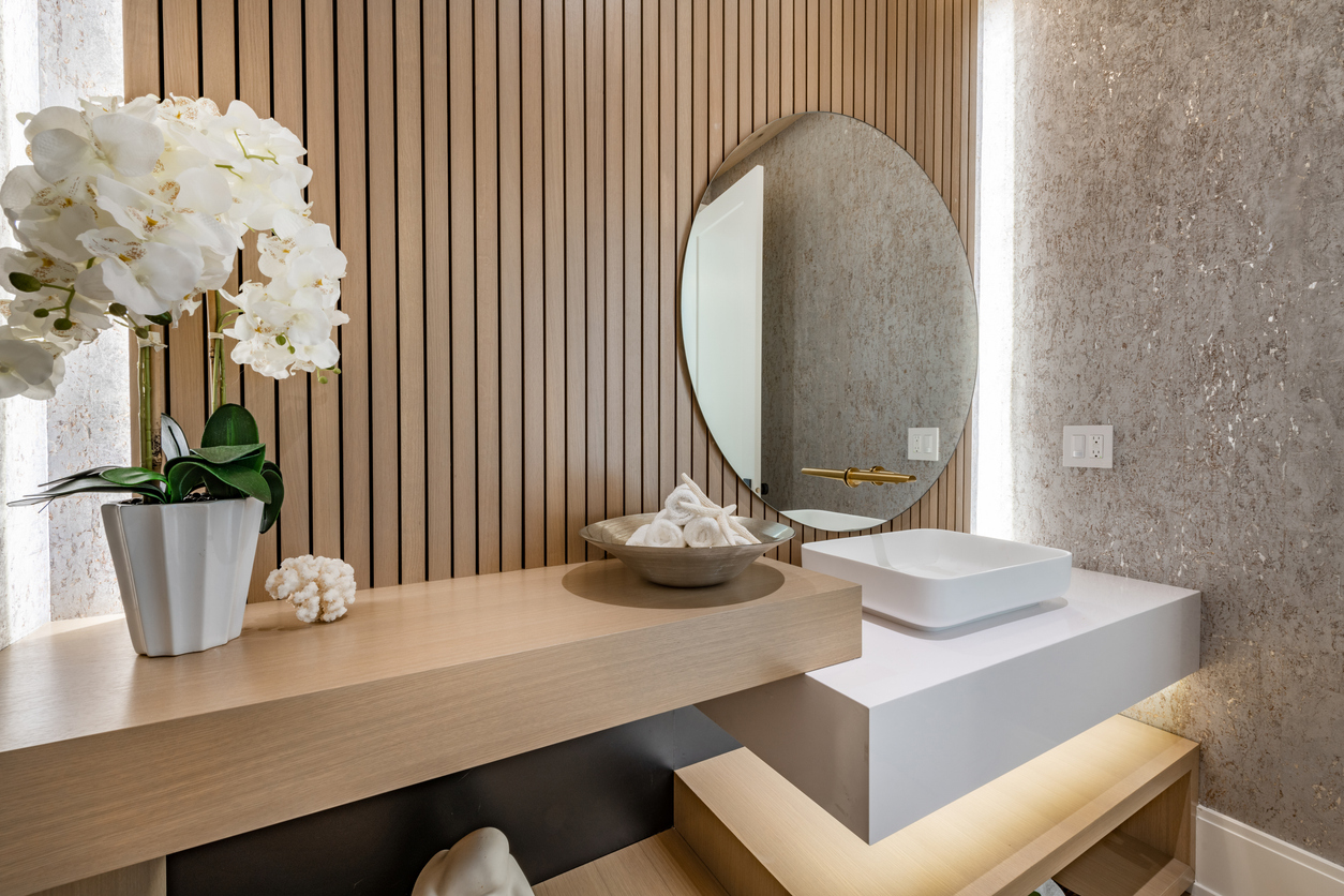 Το powder room είναι το πιο μικρό δωμάτιο για τη μεγαλύτερη διακοσμητική τόλμη