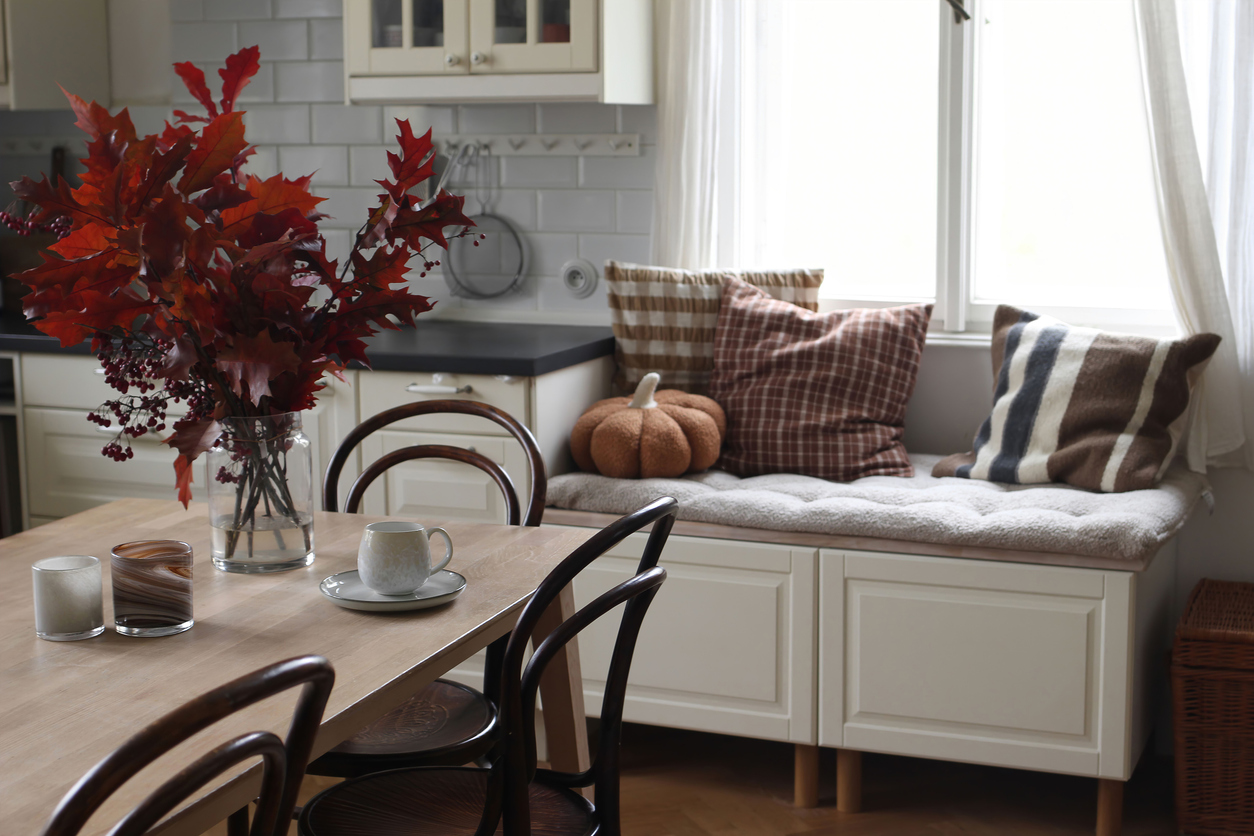 Kitchen living: Η διακοσμητική τάση που μετατρέπει την κουζίνα σε χώρο χαλάρωσης