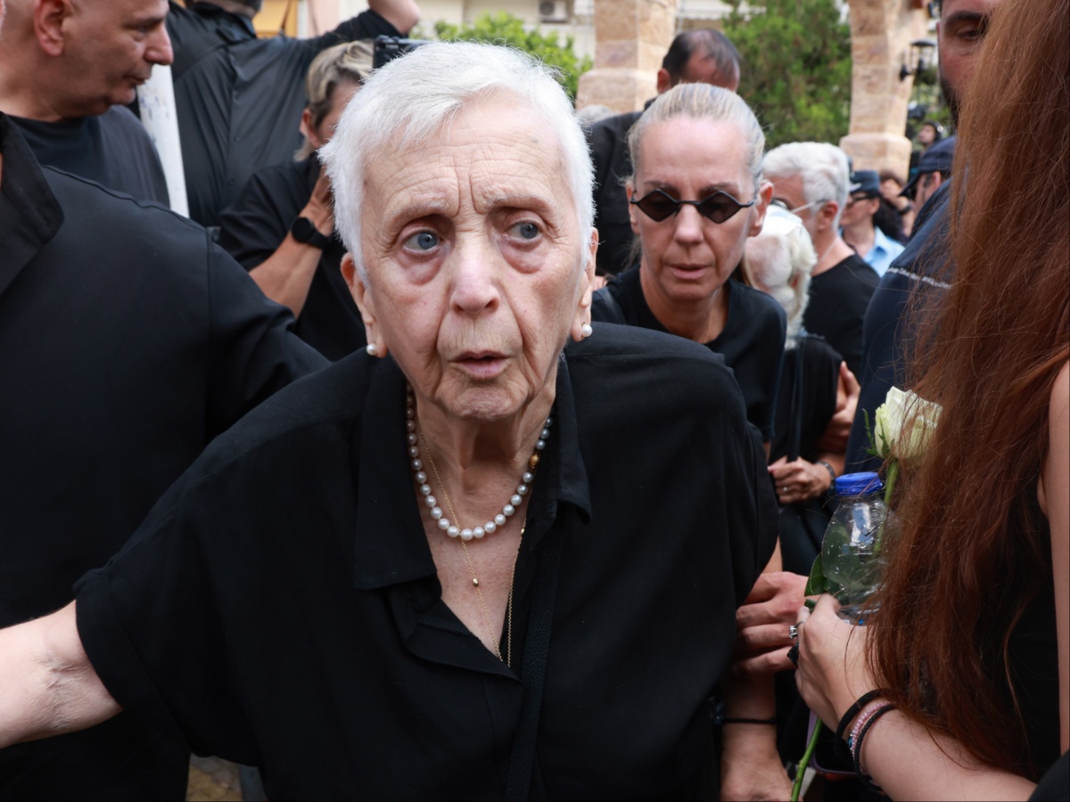 Γιώργος Μαζωνάκης: Τα σπαρακτικά λόγια της μητέρας του – «Δεν ακούω τίποτα, κλαίω συνέχεια»