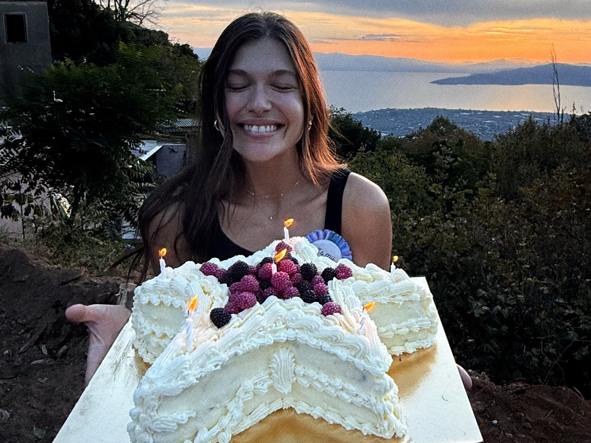 Η Κλέλια Ανδριολάτου έγινε 30! Το πάρτι γενεθλίων με θέα την Ακρόπολη και οι καλεσμένοι από το Maestro