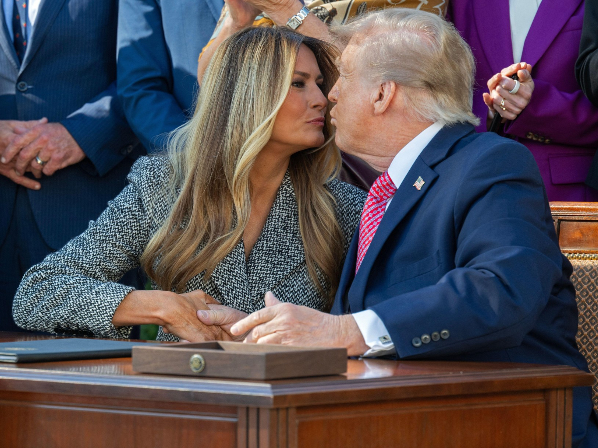 Melania Trump: Το φιλί με τον Donald Trump μπροστά στις κάμερες που συζητήθηκε