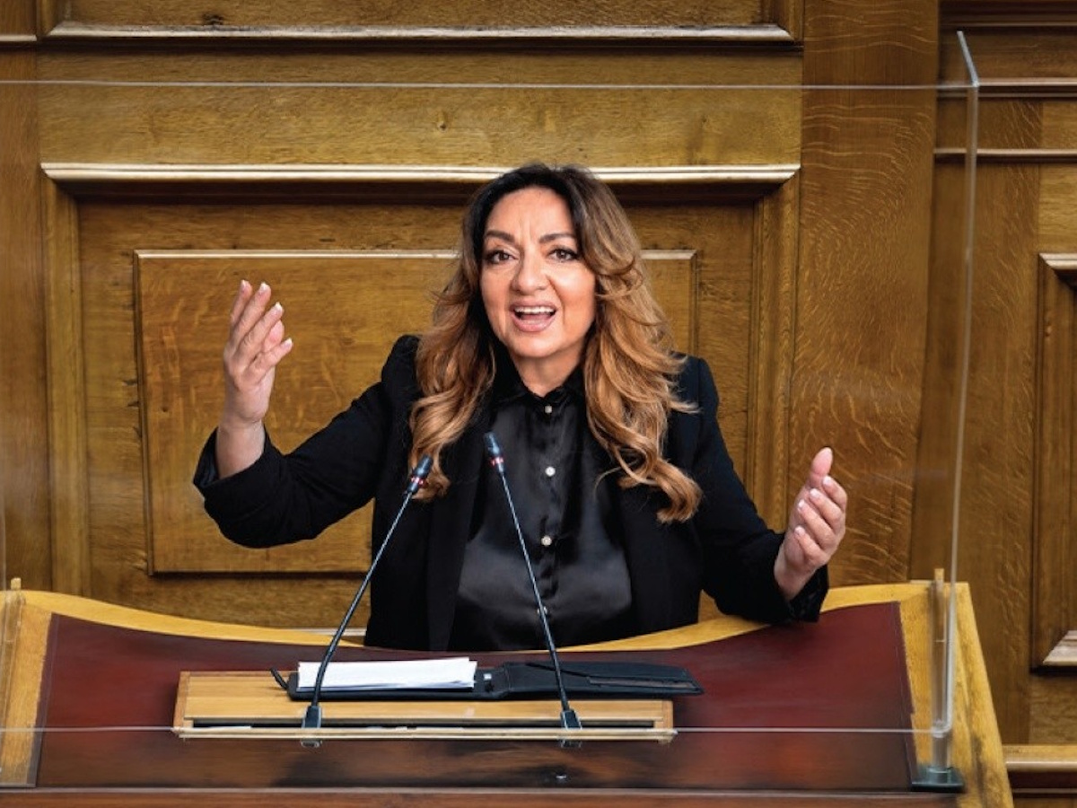 «Αλλά αυτοί είστε!» με τη Σοφία Μουτίδου στο Θέατρο Μικρό Παλλάς