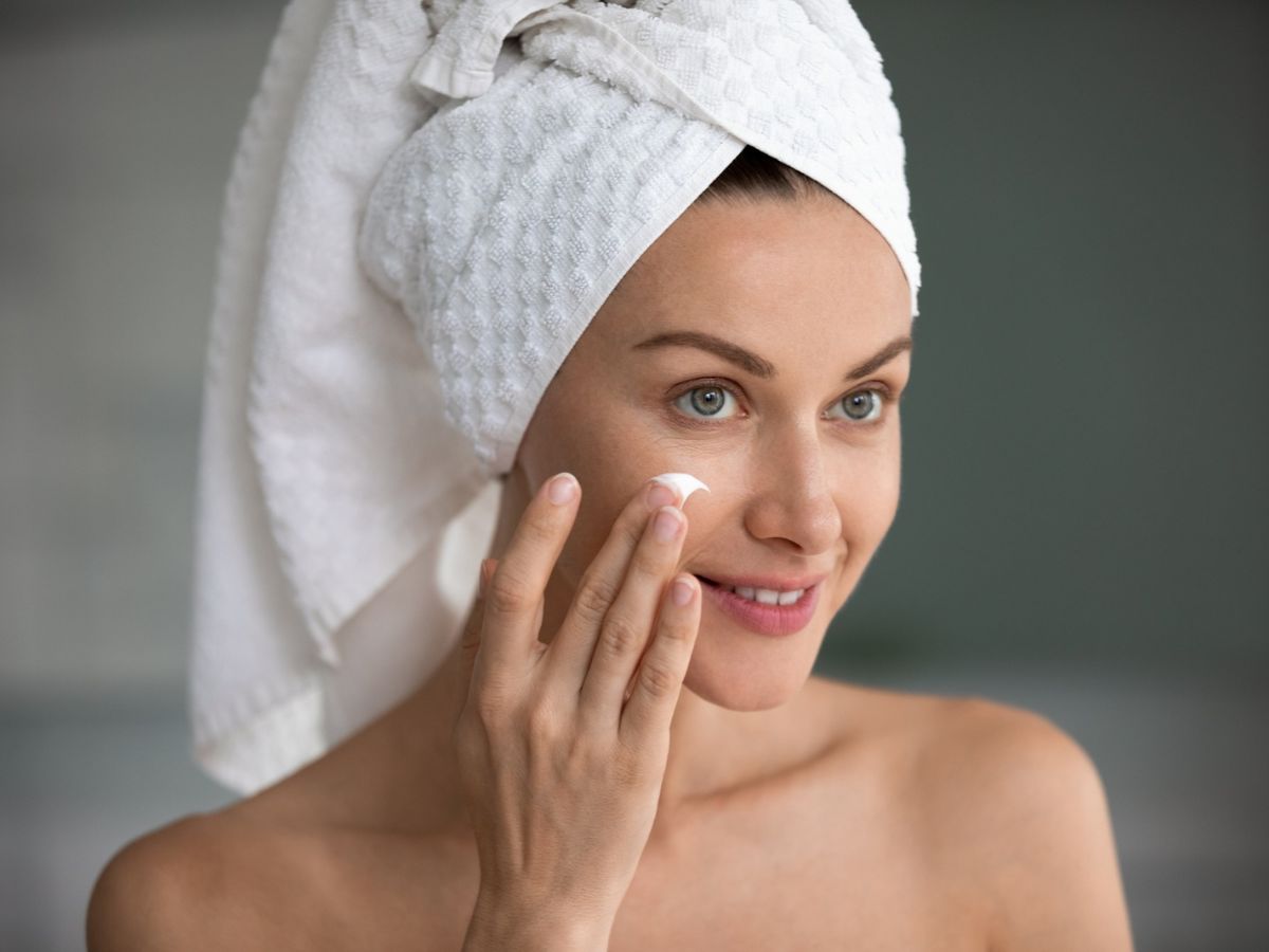 Ουρία: Το skincare συστατικό που υπόσχεται βαθιά ενυδάτωση και ήπια απολέπιση