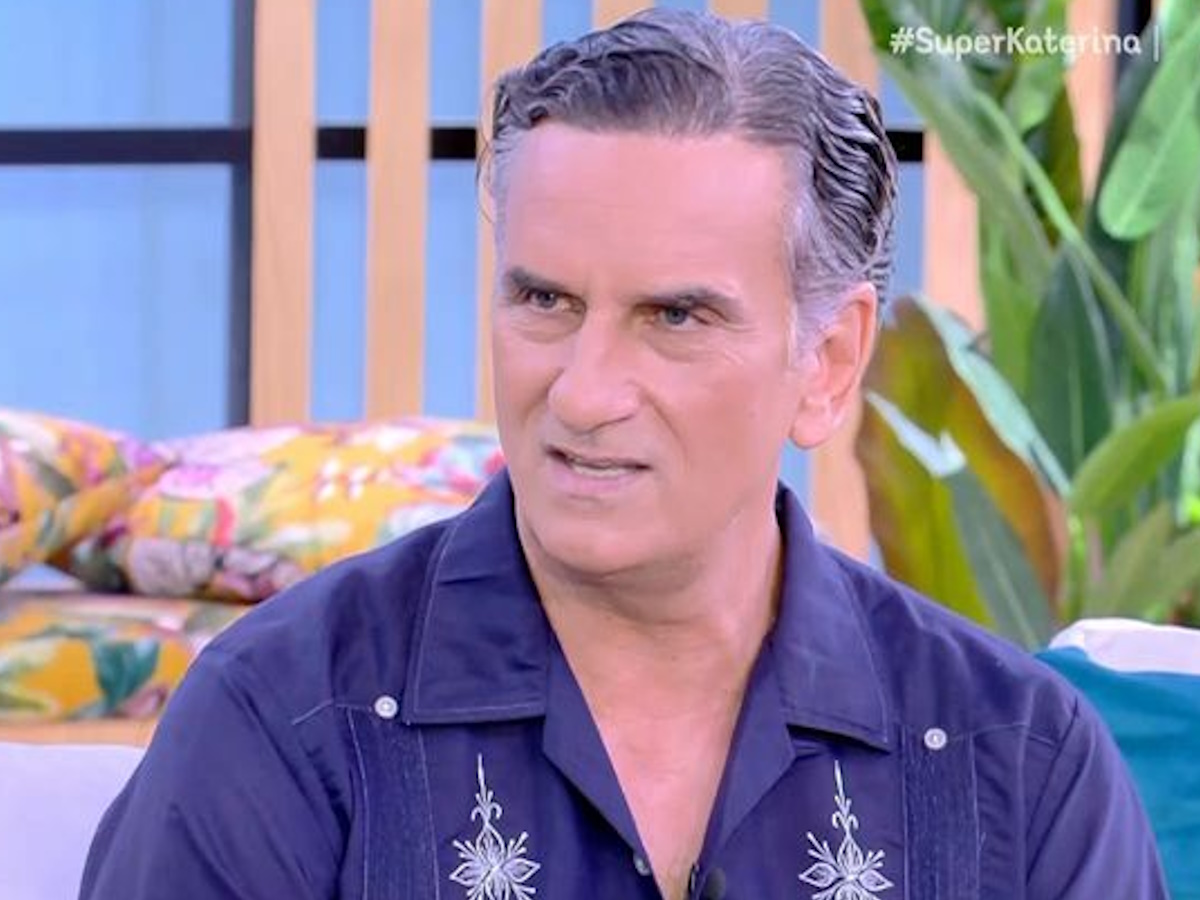 Νίκος Ψαρράς: «Ο γιος μας κάποιες φορές έρχεται μέσα στη νύχτα στο κρεβάτι μας και χώνεται ανάμεσά μας»