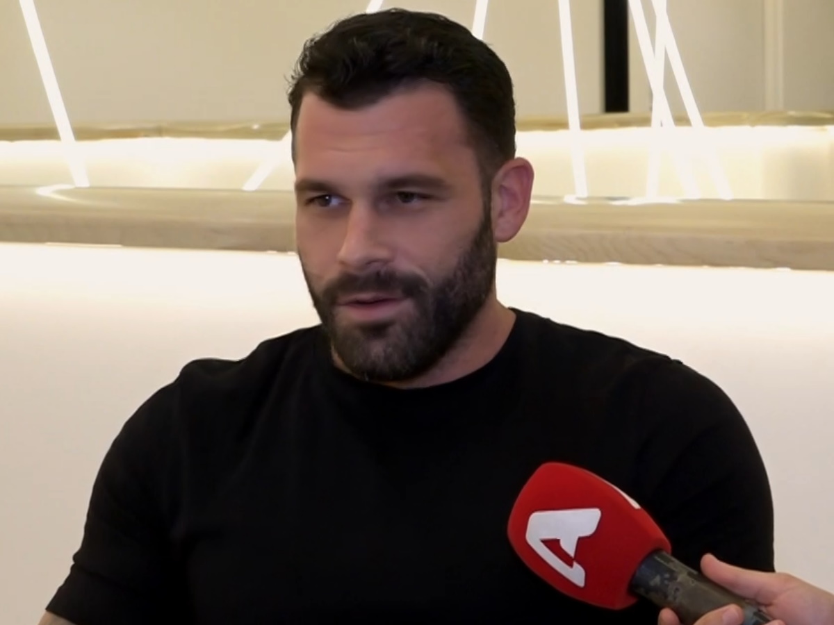 Στάθης Σχίζας για Γιώργο Λιάγκα: «Μου περνάει τελείως αδιάφορος, δεν πάω ούτε νεκρός στην εκπομπή του»