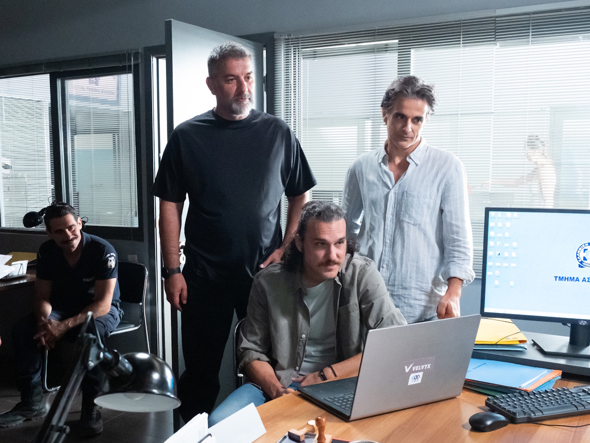 «Δύο μαύρα πουκάμισα»: Νέα backstage στιγμιότυπα από τα γυρίσματα της δραματικής σειράς του MEGA