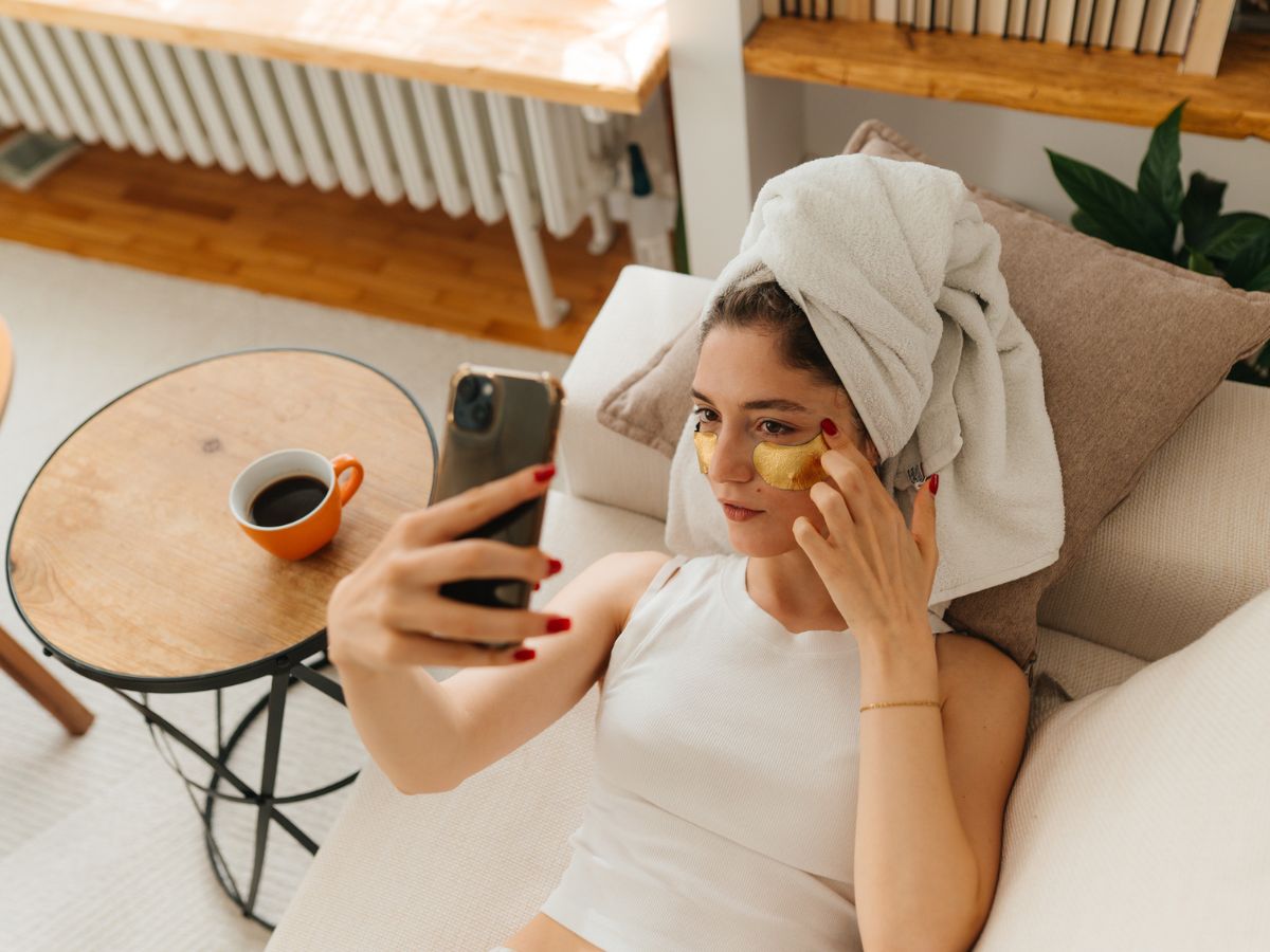 TikTok skincare: Οι viral beauty ρουτίνες μπορεί να προκαλέσουν φλεγμονές και ερεθισμούς στην επιδερμίδα – Tι πρέπει να προσέχεις